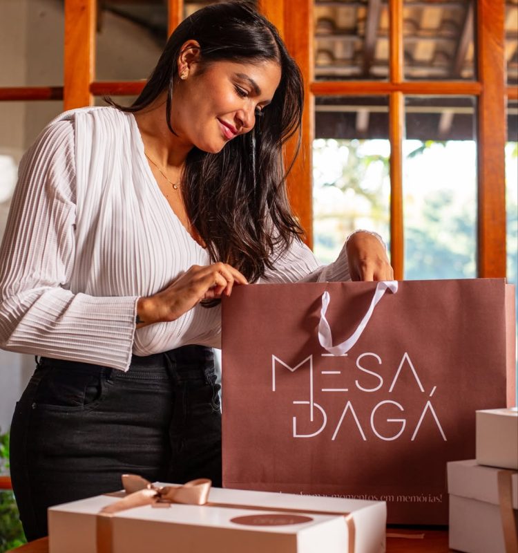 Presentear com itens de mesa posta é deixar uma marca eterna na vida de quem recebe. Esses objet